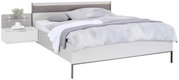 Modernes Bett mit grauem Kopfteil, integrierter Beleuchtung und schwebendem Nachttisch, seitliche Perspektive.