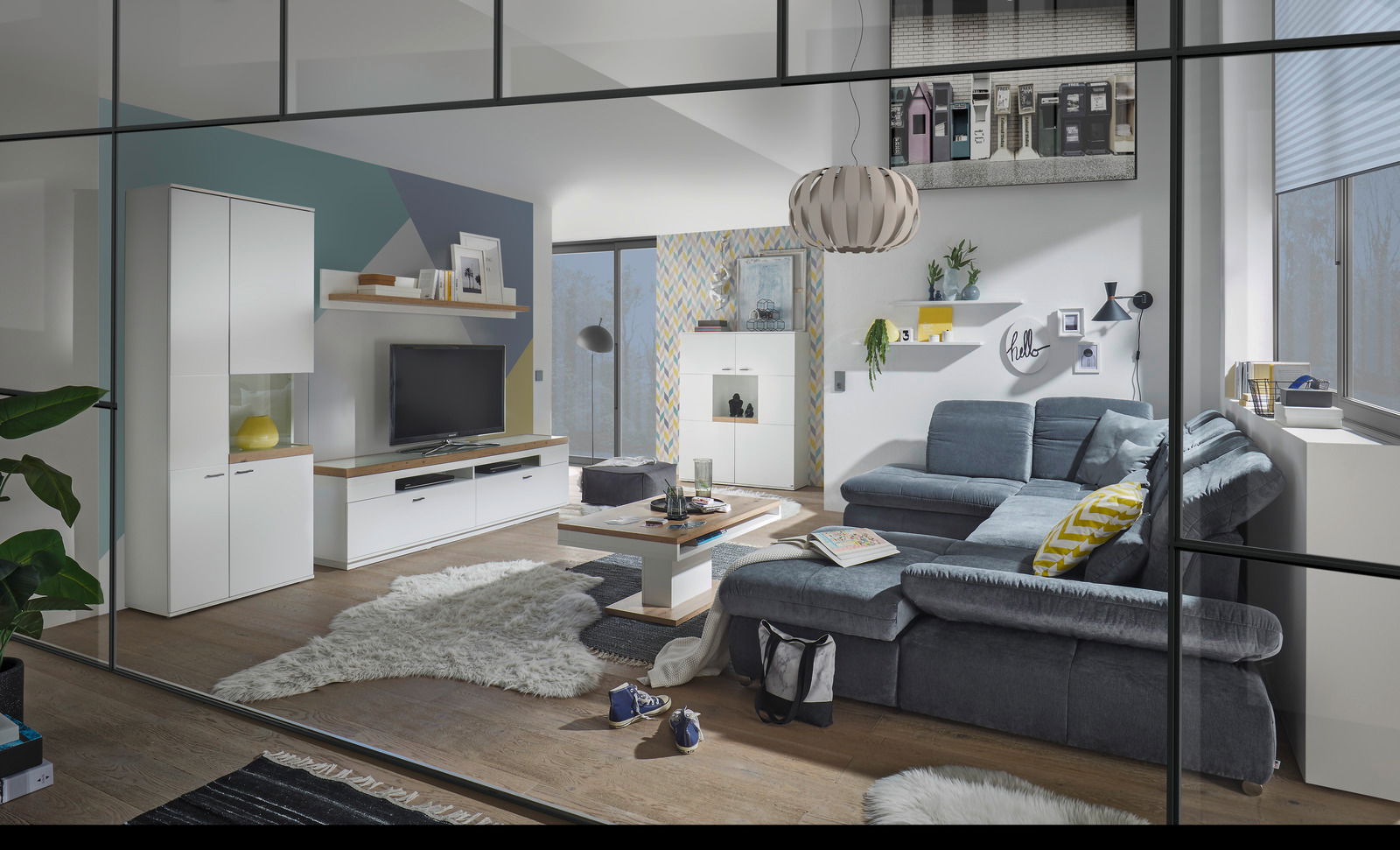 Modernes Wohnzimmer mit Highboard-Set von Musterring, Perspektive von vorne links.