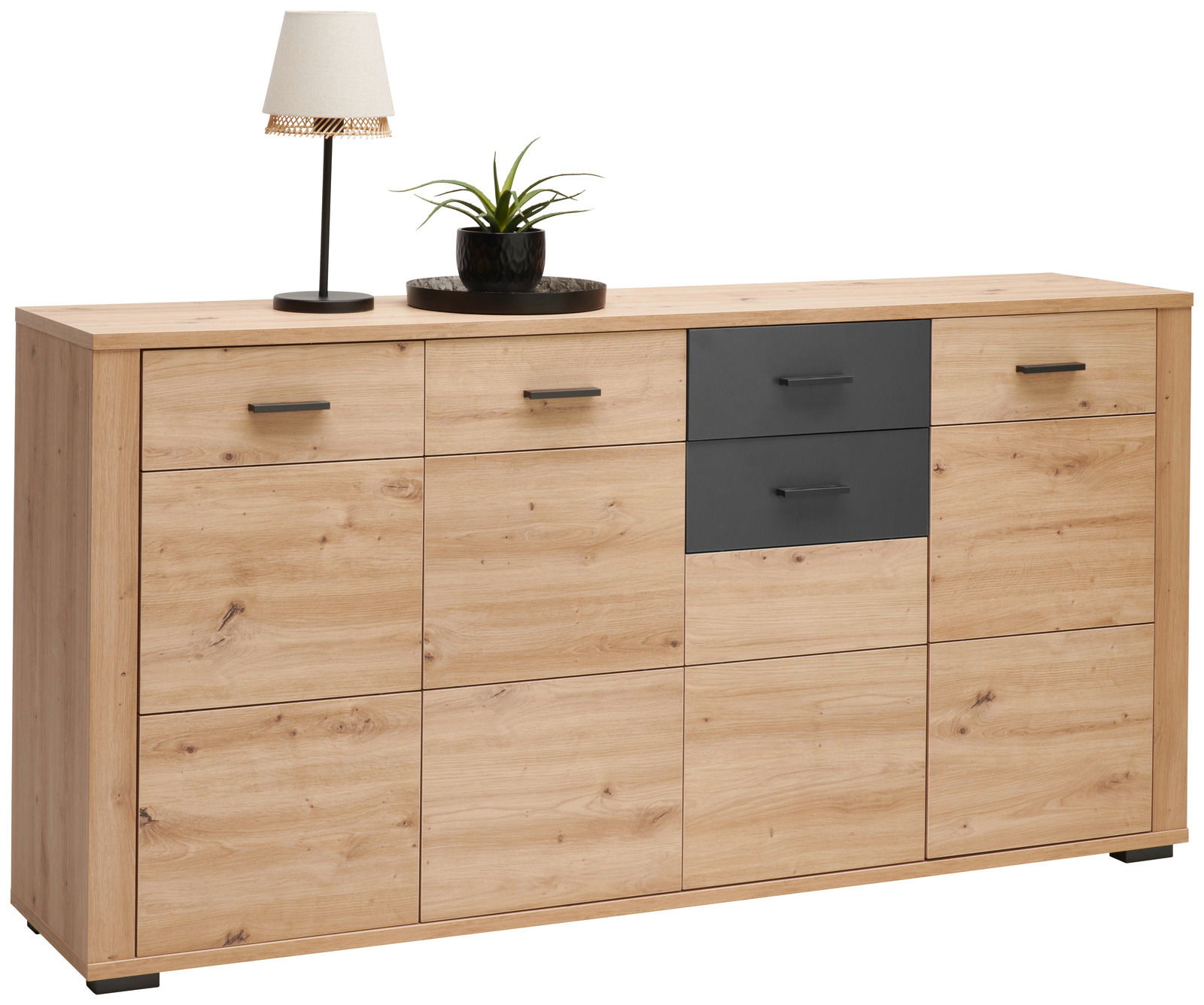 Modernes Sideboard aus Holz mit schwarzen Akzenten, dekoriert mit einer Lampe und einer Pflanze, seitliche Perspektive