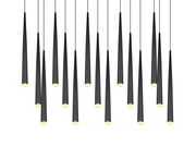 Mehrere moderne, schwarze Pendelleuchten in konischer Form, von unten betrachtet.