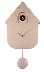 Moderne Wanduhr in Hausform mit Pendel, frontal abgebildet, in einem eleganten Beige-Ton.