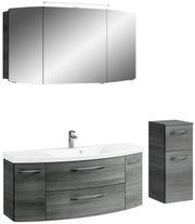Moderne Badkombination mit Spiegel, Waschbeckenunterschrank und Hochschrank in grauer Holzoptik, frontale Perspektive.