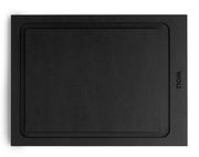 Schwarzes Schneidebrett M 30x22cm von oben betrachtet, mit dem Logo 'WOLL' an der Seite.