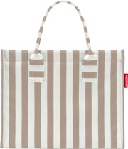 Gestreepte draagtas in wit en beige met twee hengsels, vooraanzicht op een witte achtergrond