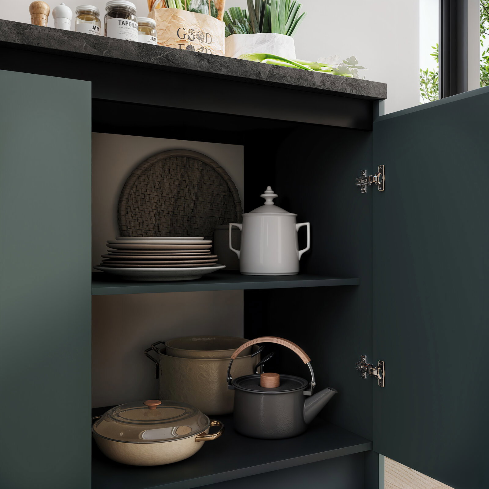 Geöffneter Küchenschrank mit Geschirr und Teekanne, seitliche Perspektive