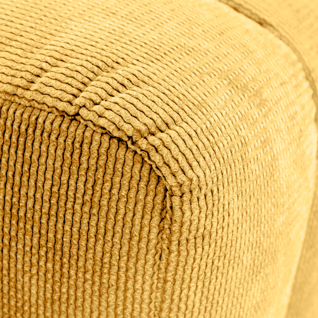 Novel Hocker LAILA Nahaufnahme eines gelben, strukturierten Hockers mit geripptem Stoffbezug, perspektivisch von der Seite aufgenommen.
