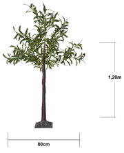 Kunstmatige olijfboom met groen blad en kleine olijven, ca. 1,20 m hoog en 80 cm breed, vrijstaand op een witte achtergrond, vooraanzicht.