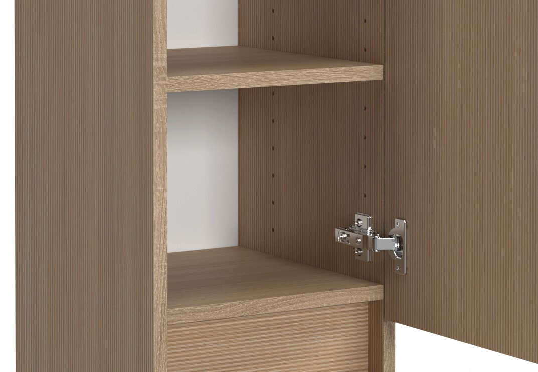 Nahaufnahme eines geöffneten Midischranks mit zwei Regalböden und einer Tür mit Scharnier, aus Holzoptik, seitliche Perspektive.