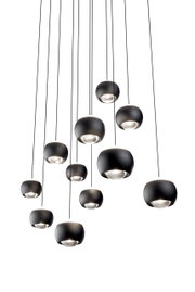 Mehrere schwarze Pendelleuchten der Serie CANNON, von unten betrachtet, mit elegantem, modernem Design.