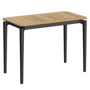 Moderner Beistelltisch mit Holzplatte und schwarzen Metallbeinen, seitliche Perspektive