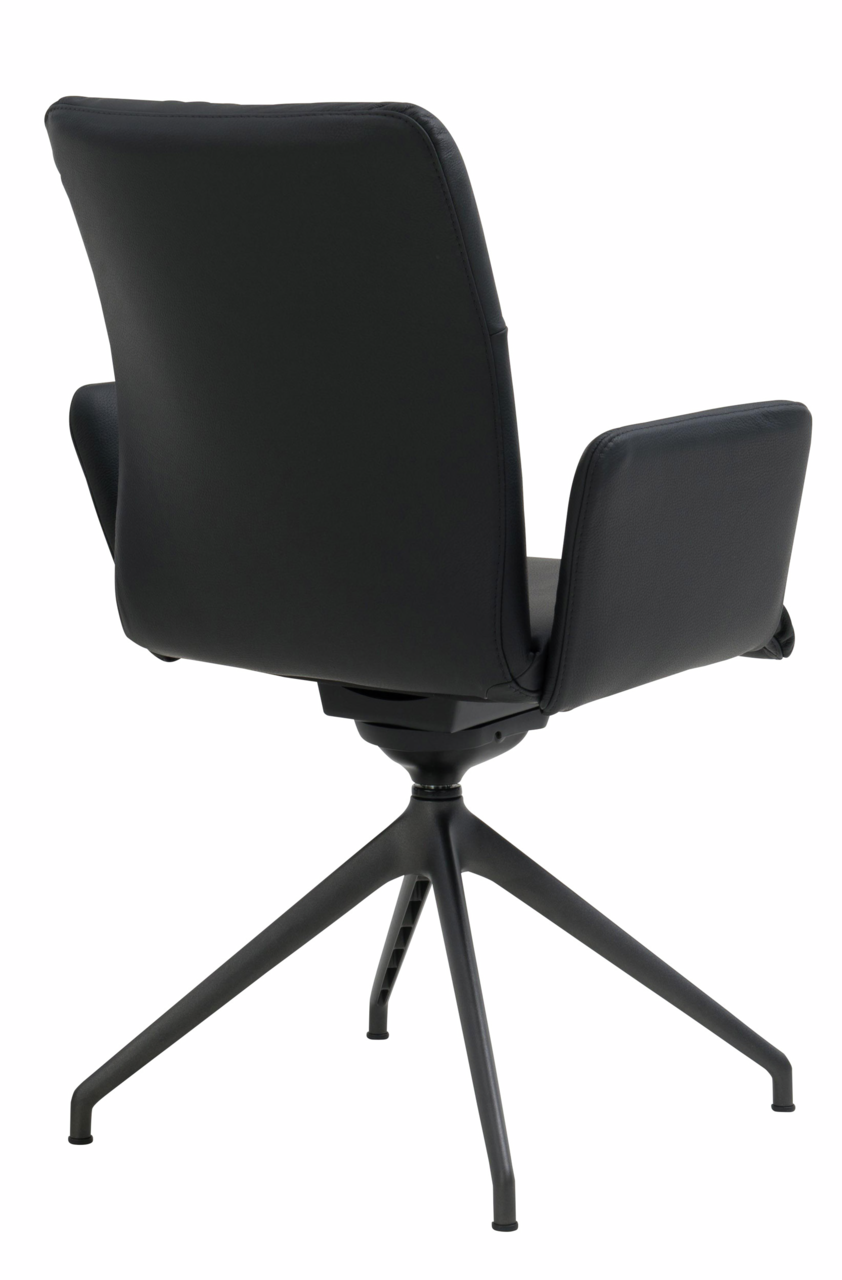 Rückansicht eines schwarzen Armlehnstuhls mit modernem Design und vierbeinigem Metallgestell.
