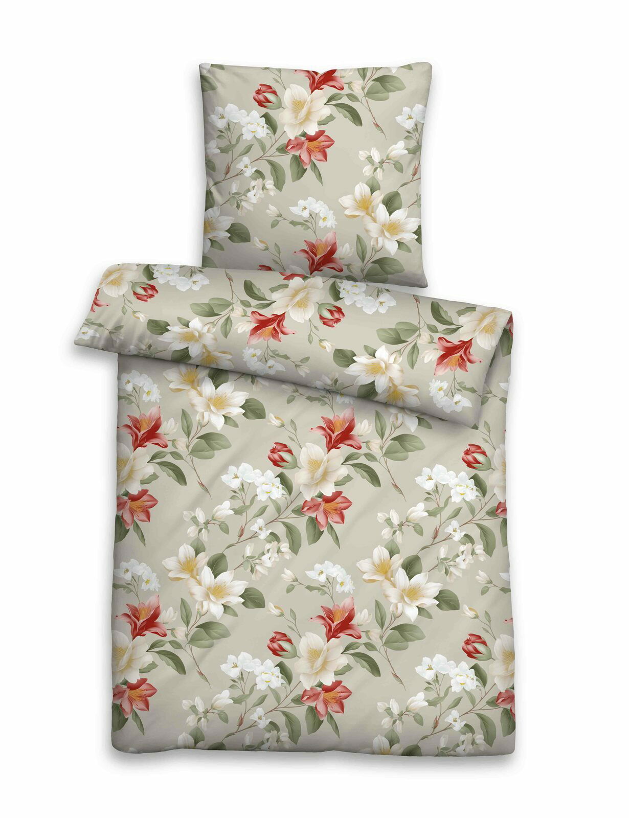 Bettwäsche-Set mit floralem Muster in Rot, Weiß und Grün auf beigem Hintergrund, aus der Vogelperspektive.