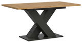 Moderner Esstisch mit Holztischplatte und schwarzem X-förmigem Metallgestell, seitliche Perspektive