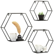 Dreiteiliges Wandregal-Set in sechseckiger Form aus schwarzem Metall, dekoriert mit Glasgefäßen, einer goldenen Feder und einer kleinen Pflanze, aus frontaler Perspektive.