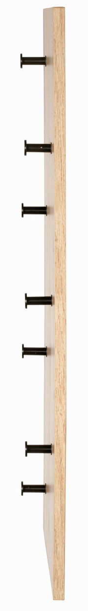 Seitenansicht einer Wandgarderobe aus Holz mit sechs schwarzen Haken.