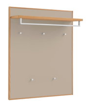 Moderne Wandgarderobe mit beigefarbener Rückwand im Holzrahmen, Ablage mit Kleiderstange aus Metall und mehreren Haken, schräg von vorne links fotografiert