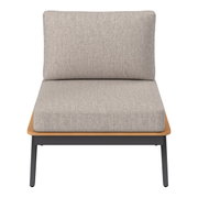 Frontale Ansicht eines modernen Loungesofas mit grauem Stoffbezug und schwarzem Metallgestell.