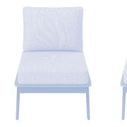 Frontale Ansicht eines modernen Loungesofas mit grauem Stoffbezug und schwarzem Metallgestell.