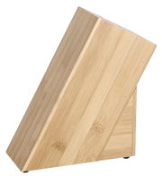 Schrägansicht eines Messerblocks aus Holz mit natürlicher Maserung.