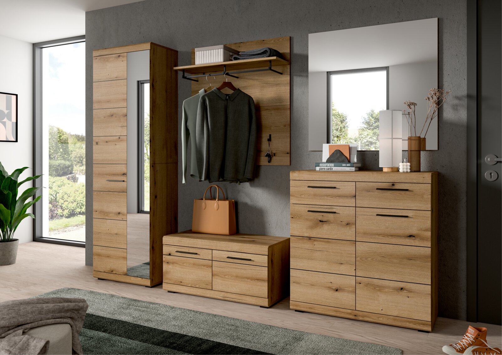 Moderner Flur mit Holzspiegel, Garderobe und Kommode in Eichenoptik, seitliche Perspektive