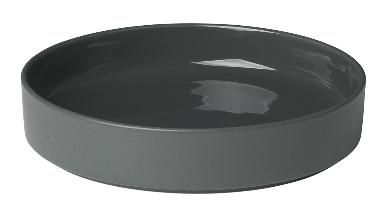 Tiefer Teller der Serie PILAR in Agave Grün von Blomus, seitliche Perspektive