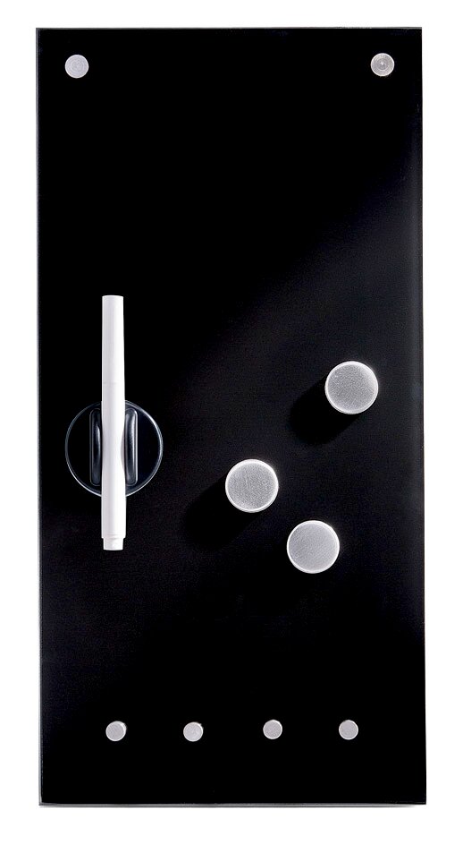 Schwarzes Memoboard mit Haken, Stift und runden Magneten, Ansicht von vorne
