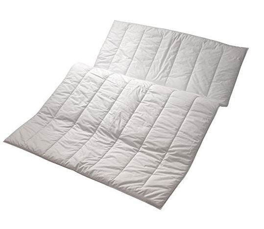 Ganzjahresbettdecke 135x200cm in weißer Farbe, aus der Vogelperspektive fotografiert