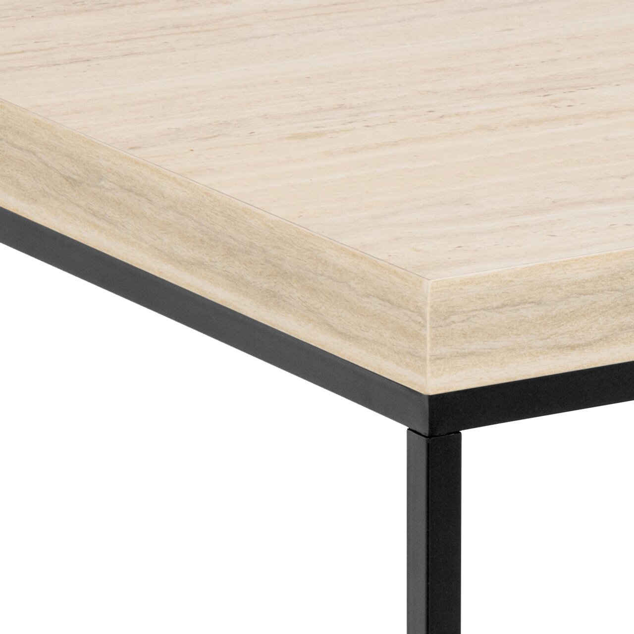 Detailansicht eines Couchtisches mit heller Holzoberfläche und schwarzem Metallrahmen, Perspektive von oben.