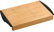 Bambus-Schneidebrett mit zwei schwarzen Auffangschalen, seitliche Perspektive