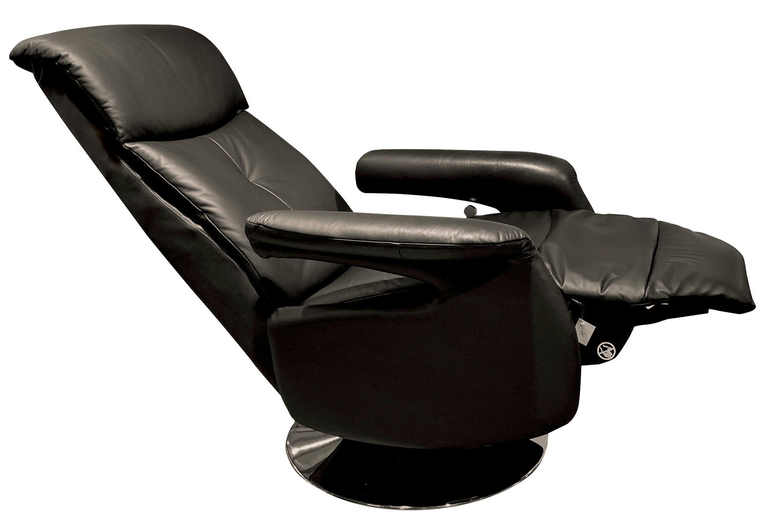 Schwarzer Fernsehsessel in Liegeposition, seitliche Perspektive