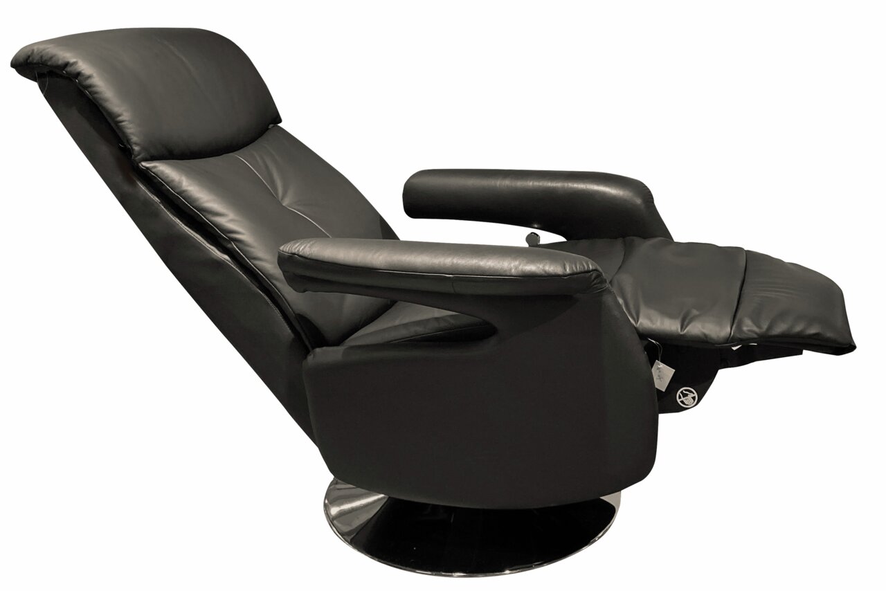 Zwarte tv-fauteuil in liggende stand, zijaanzicht
