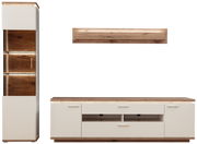 Moderne Wandkombination mit Holz- und Weißtönen, bestehend aus einem hohen Schrank, einem niedrigen TV-Schrank und einem Wandregal, frontal abgebildet.