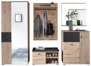 Garderoben-Set in Holzoptik mit Spiegel, Kleiderhaken, Schuhregal und Schubladen, frontal betrachtet.