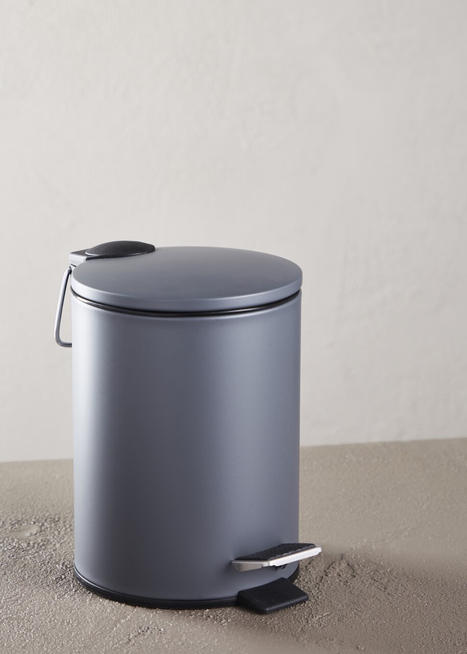 Grauer Treteimer mit 3 Litern Fassungsvermögen, seitliche Perspektive
