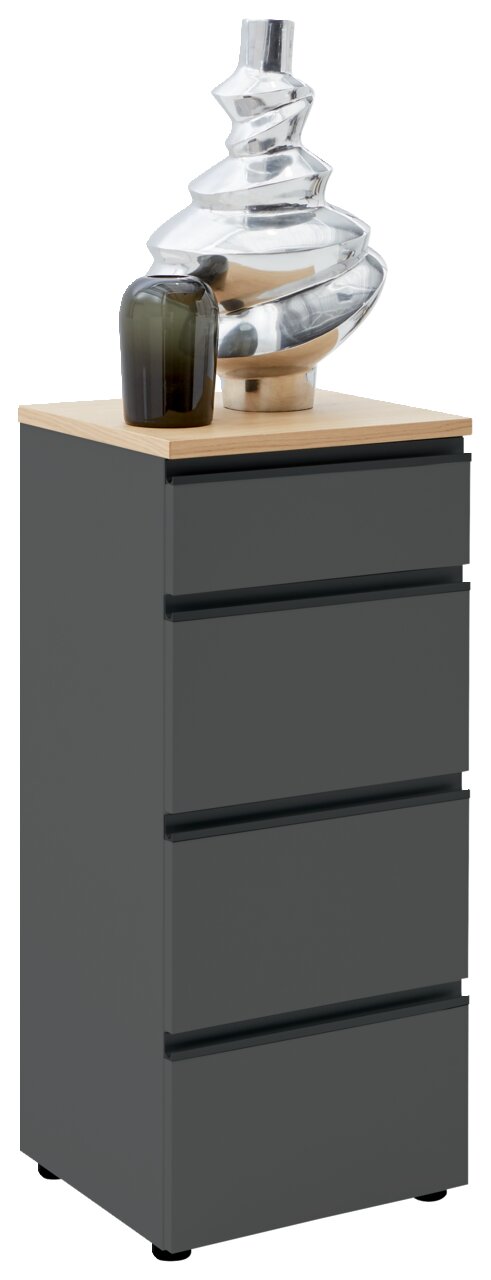 Graue Schubkastenkommode LENDINA von Dieter Knoll mit vier Schubladen, dekoriert mit einer modernen Skulptur und einer Vase, seitliche Perspektive.