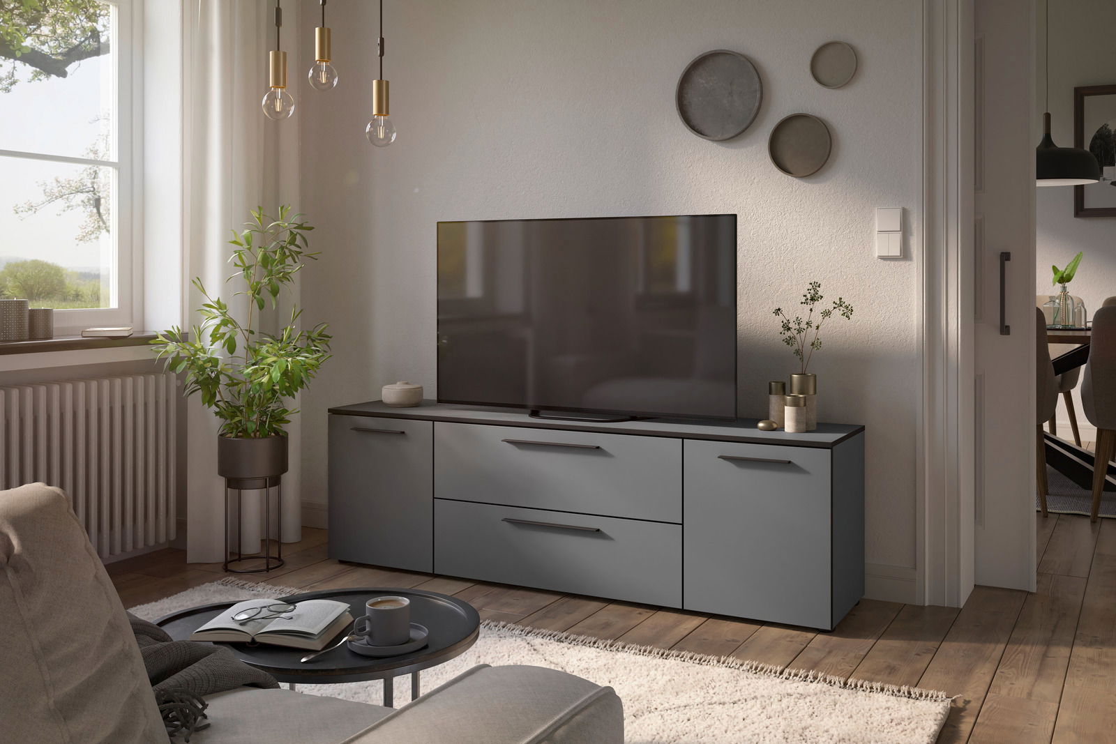 Modernes TV-Lowboard in einem stilvollen Wohnzimmer, seitliche Perspektive