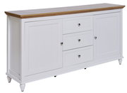 Weißes Sideboard mit drei Schubladen und zwei Türen, Holzoberfläche, seitliche Perspektive