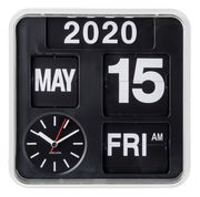 Wanduhr im Retro-Stil mit Datumsanzeige, zeigt den 15. Mai 2020, Freitag, aus frontaler Perspektive