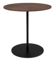 Ovaler Beistelltisch mit dunkler Holzplatte und schwarzem Metallgestell, seitliche Perspektive