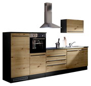 Moderne Küchenzeile in Holzoptik mit integriertem Backofen, Dunstabzugshaube und Spüle, seitliche Perspektive