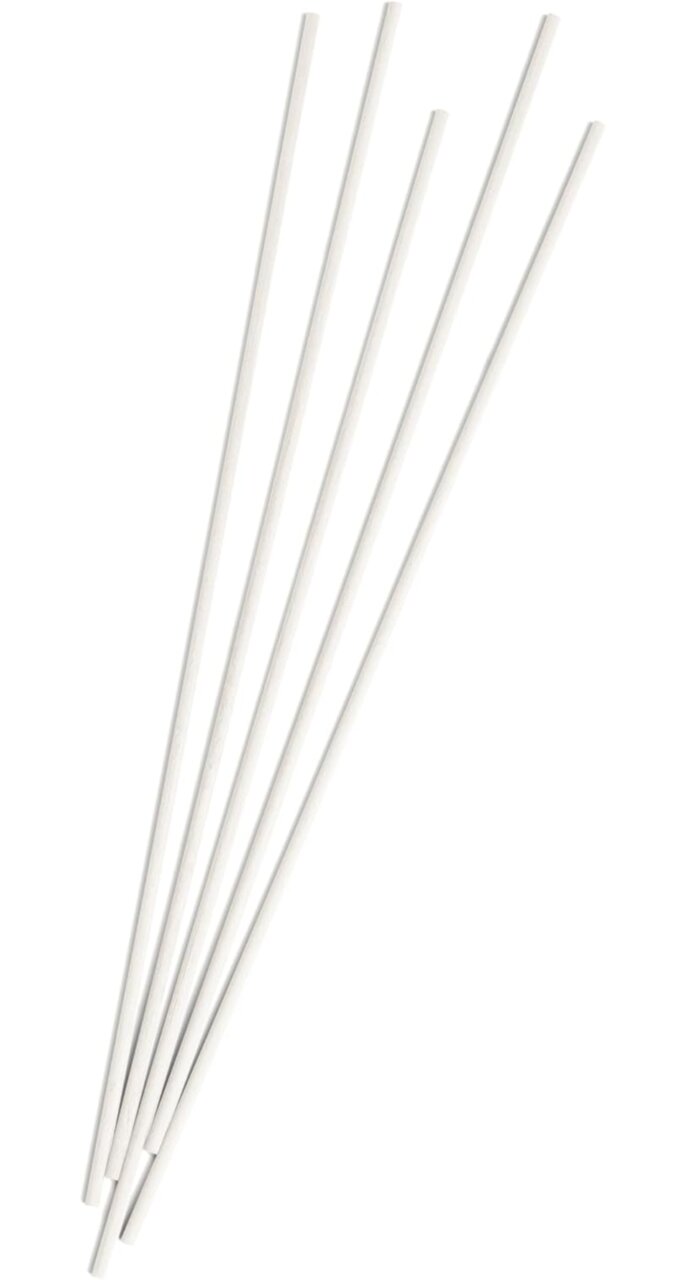 Fünf weiße Faserstäbchen in einer fächerartigen Anordnung, von oben betrachtet.