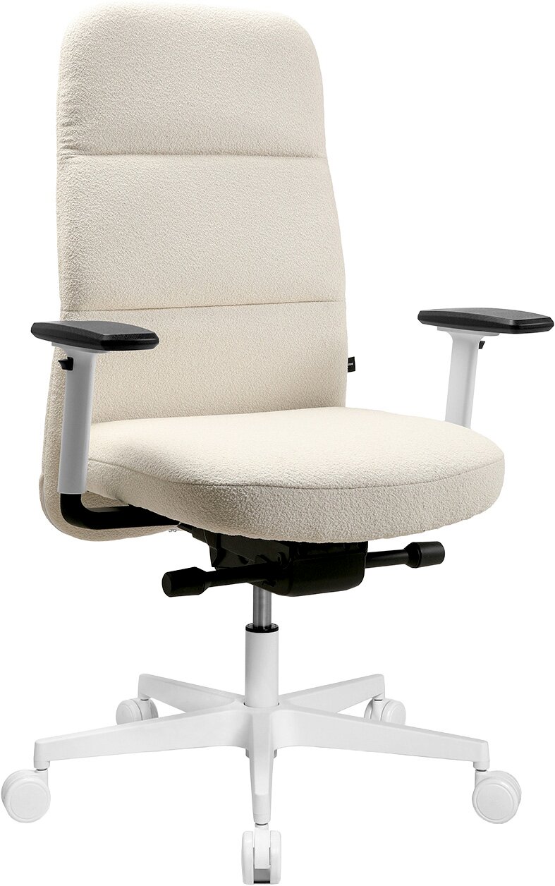 Topstar Bürostuhl SOFT CHAIR Beiger Bürostuhl mit weichem Bouclé-Bezug, hoher Rückenlehne, schwarzen Armlehnen und weißem Drehkreuz auf Rollen, freigestellt vor weißem Hintergrund, Frontansicht leicht seitlich