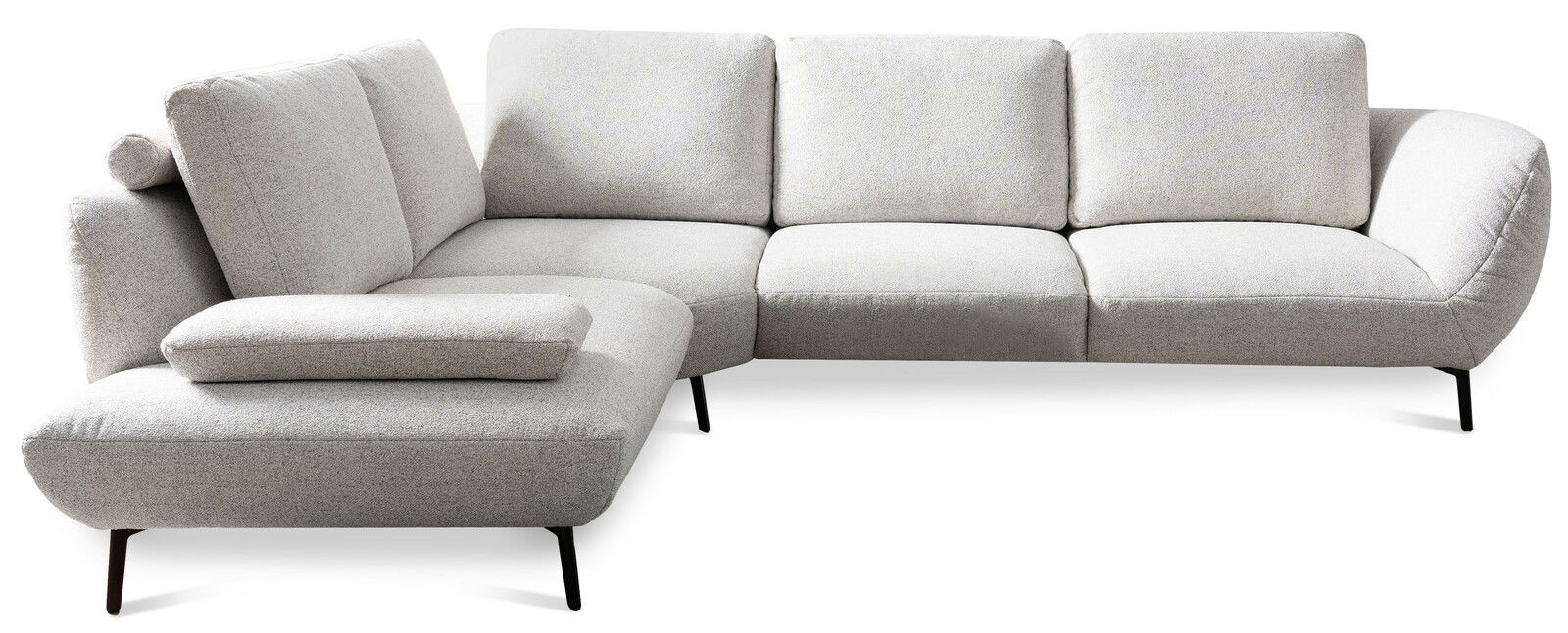 Graues, modernes Ecksofa mit linker Ottomane, aus der Vorderansicht fotografiert.