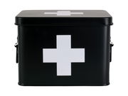 Schwarze Aufbewahrungsbox mit weißem Kreuz auf der Vorderseite, frontal abgebildet.