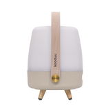 Frontansicht einer tragbaren Lampe mit Holzgriff und dreibeinigem Standfuß, Modell Lite-up Play Mini JBL Sand.