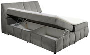 Graues Boxspringbett mit geöffnetem Stauraum, seitliche Perspektive