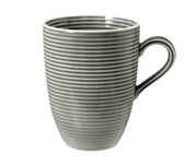 Grauer Kaffeebecher mit Henkel, 0,35l, mit horizontalen Streifen, seitliche Perspektive