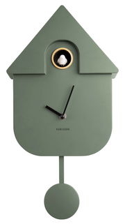 Grüne Wanduhr in Form eines Vogelhauses mit Pendel und Kuckucksvogel, frontal abgebildet.