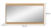 Rechteckiger Wandspiegel mit naturfarbenem Holzrahmen, Gesamtmaß ca. 110 x 60 cm und Rahmenbreite ca. 6 cm, Frontalansicht.