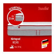 Paradies Matratze mit ca. 22 cm Gesamthöhe, Härtegrad H2/H3, grauem Bezug mit rotem Reißverschluss und Herz-Anhänger, Produktansicht von der Seite vor rotem Hintergrund, Made in Germany